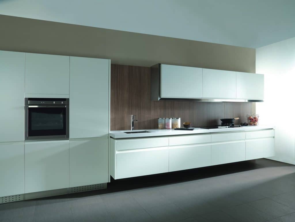 Cocina lacado blanco  Porcelanico madera, Madera, Blanco